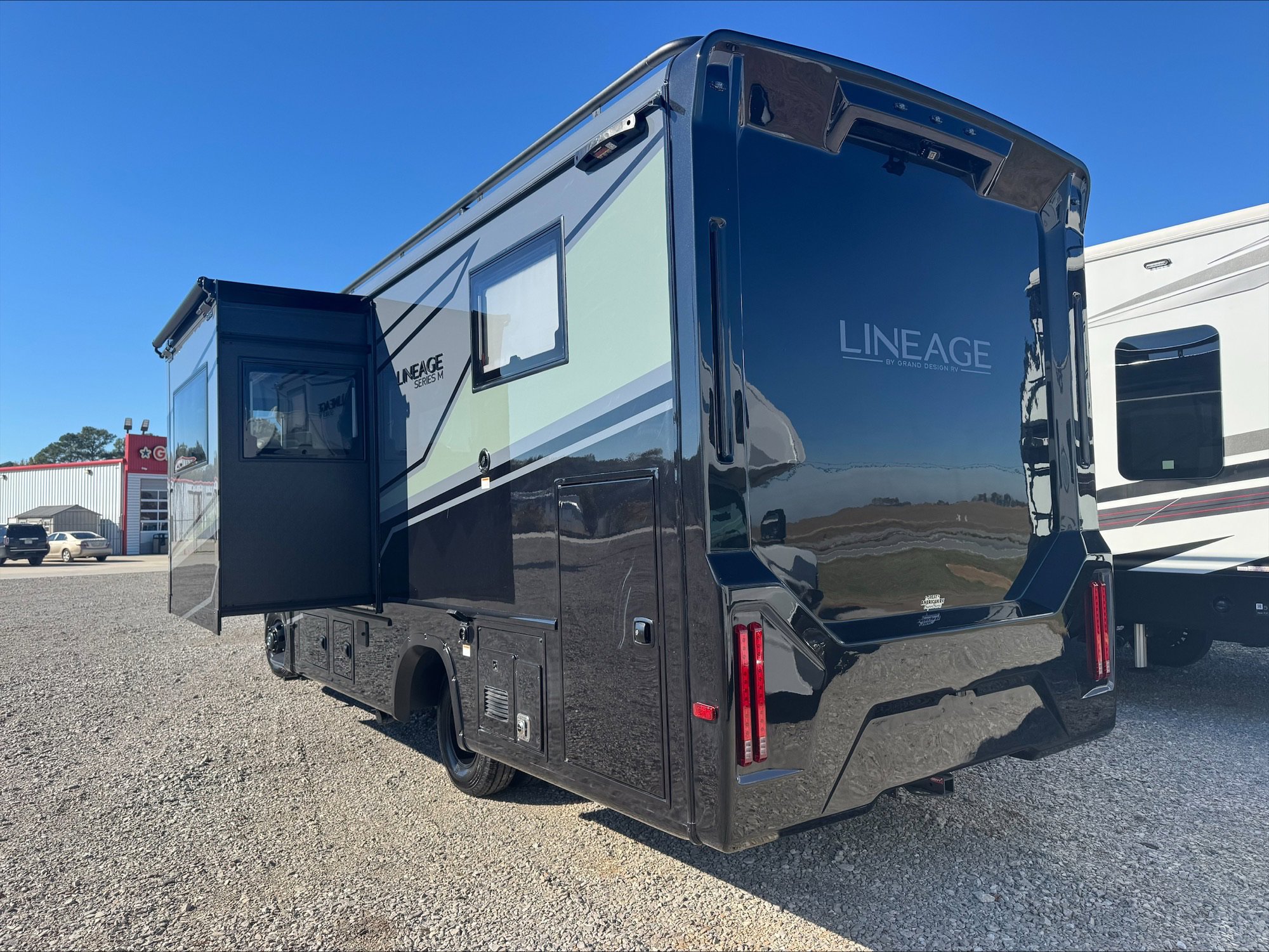 2026 Grand Design Lineage Series M 25TK - Image 4