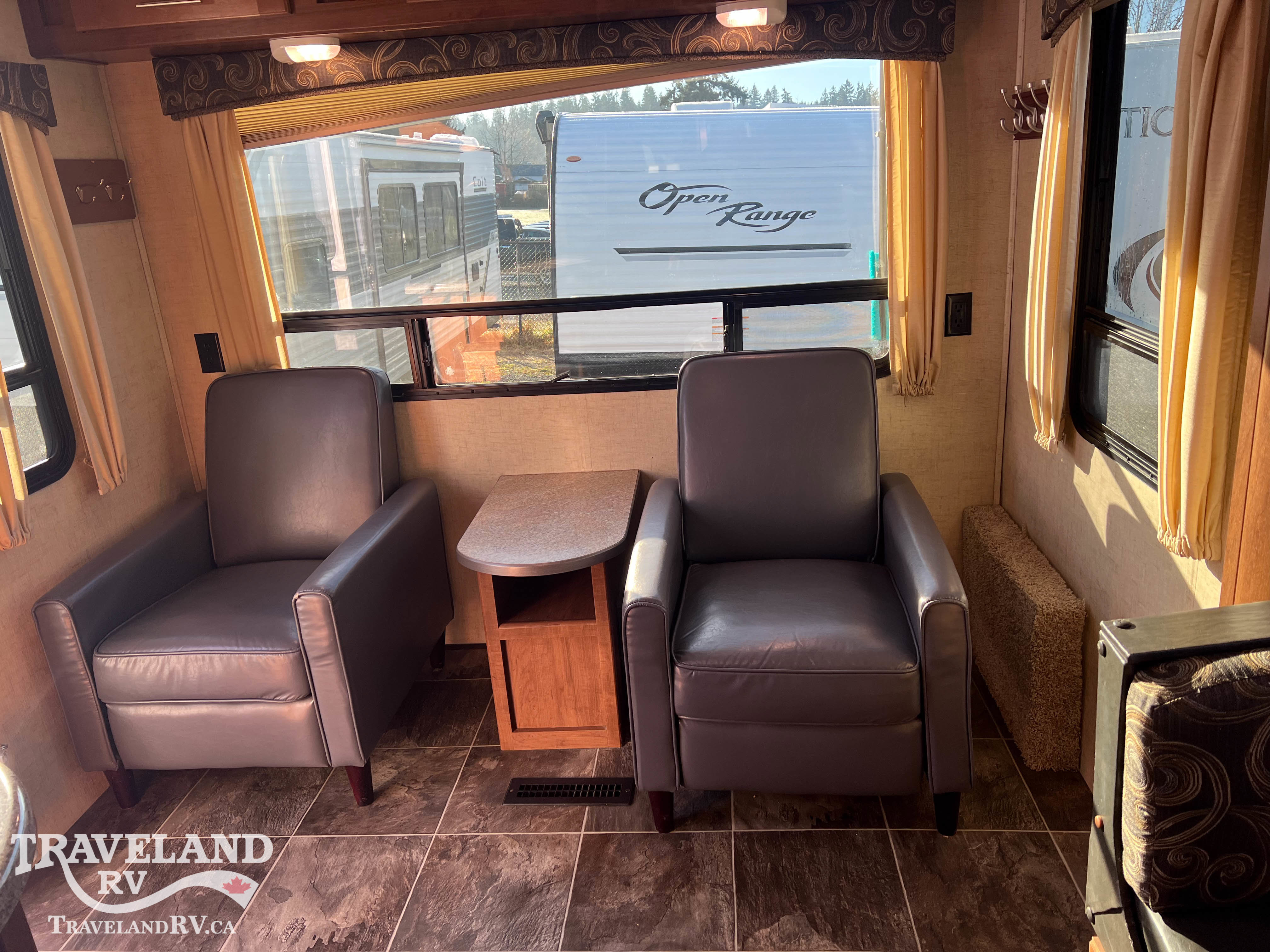 2016 Forest River WILDCAT 242RL - Image 8