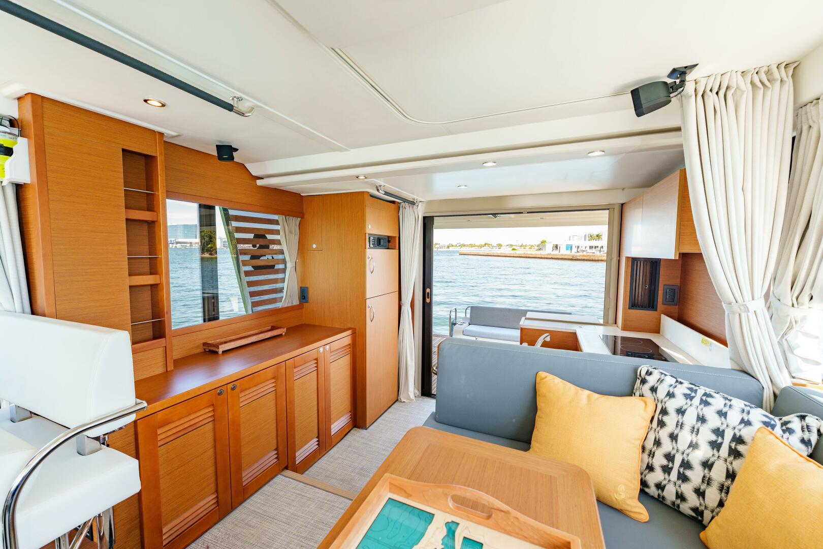 2025 Beneteau - Image 33