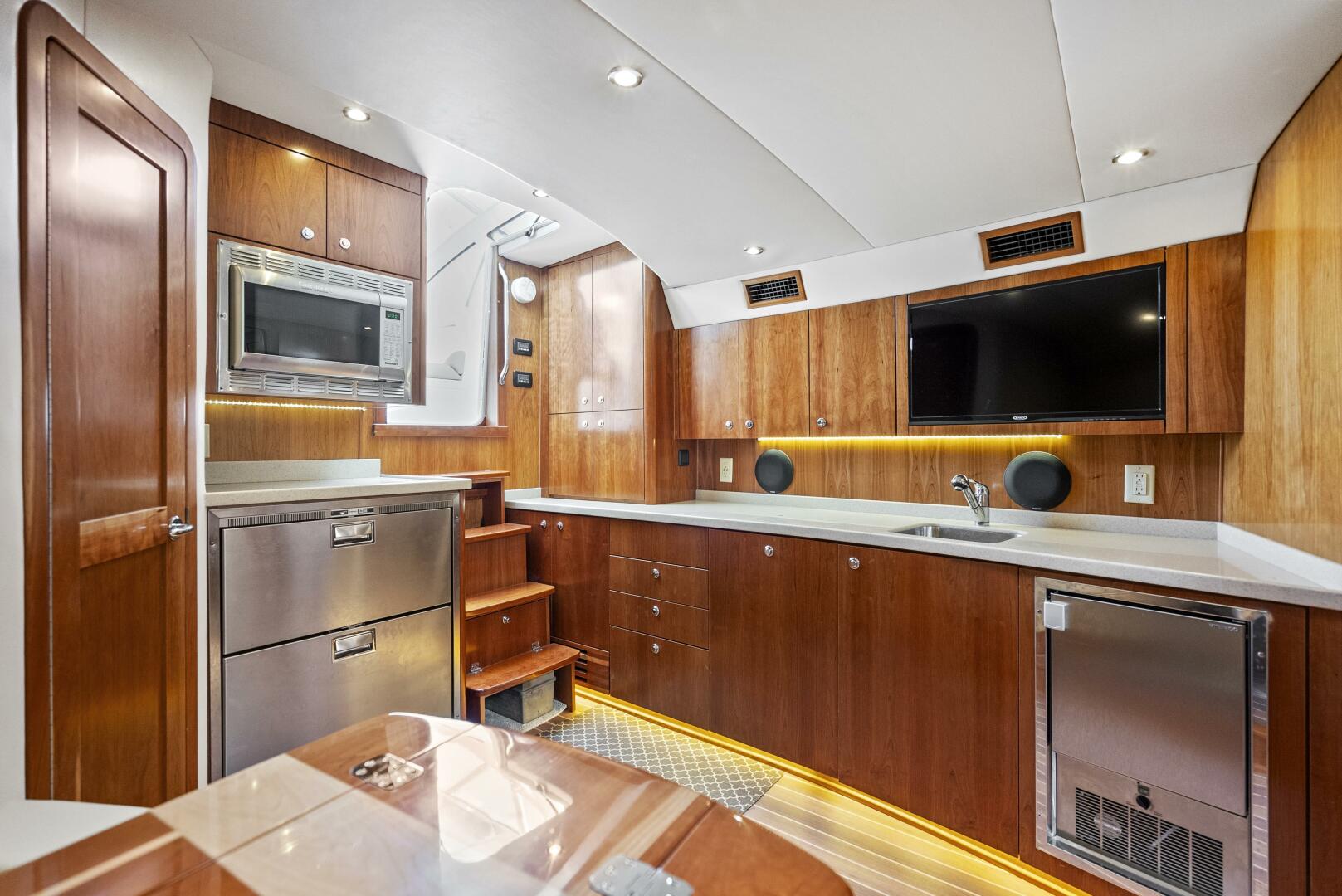 2018 Albemarle 41 Express - Image 26
