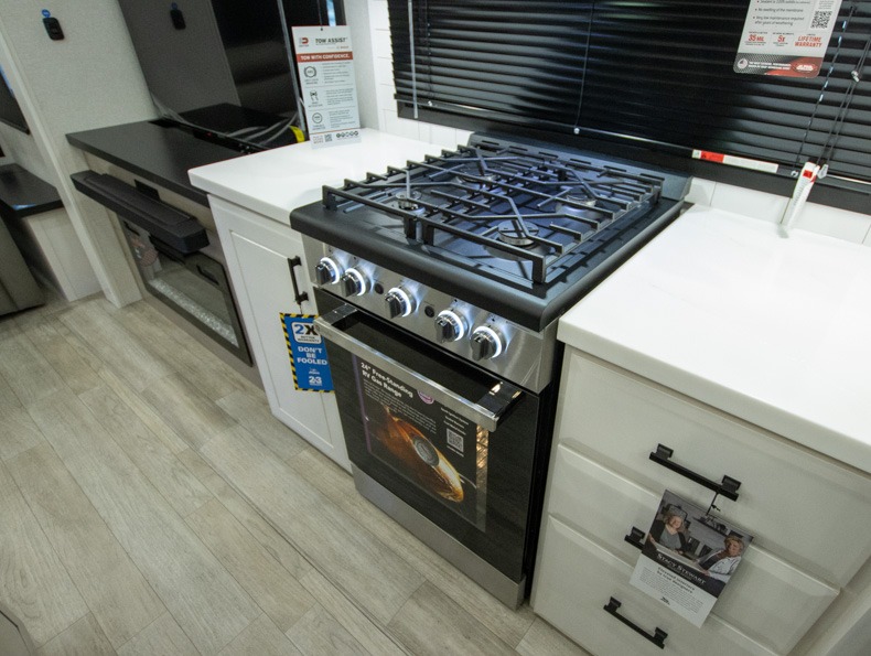 2026 Jayco Pinnacle 32RLTS - Image 9