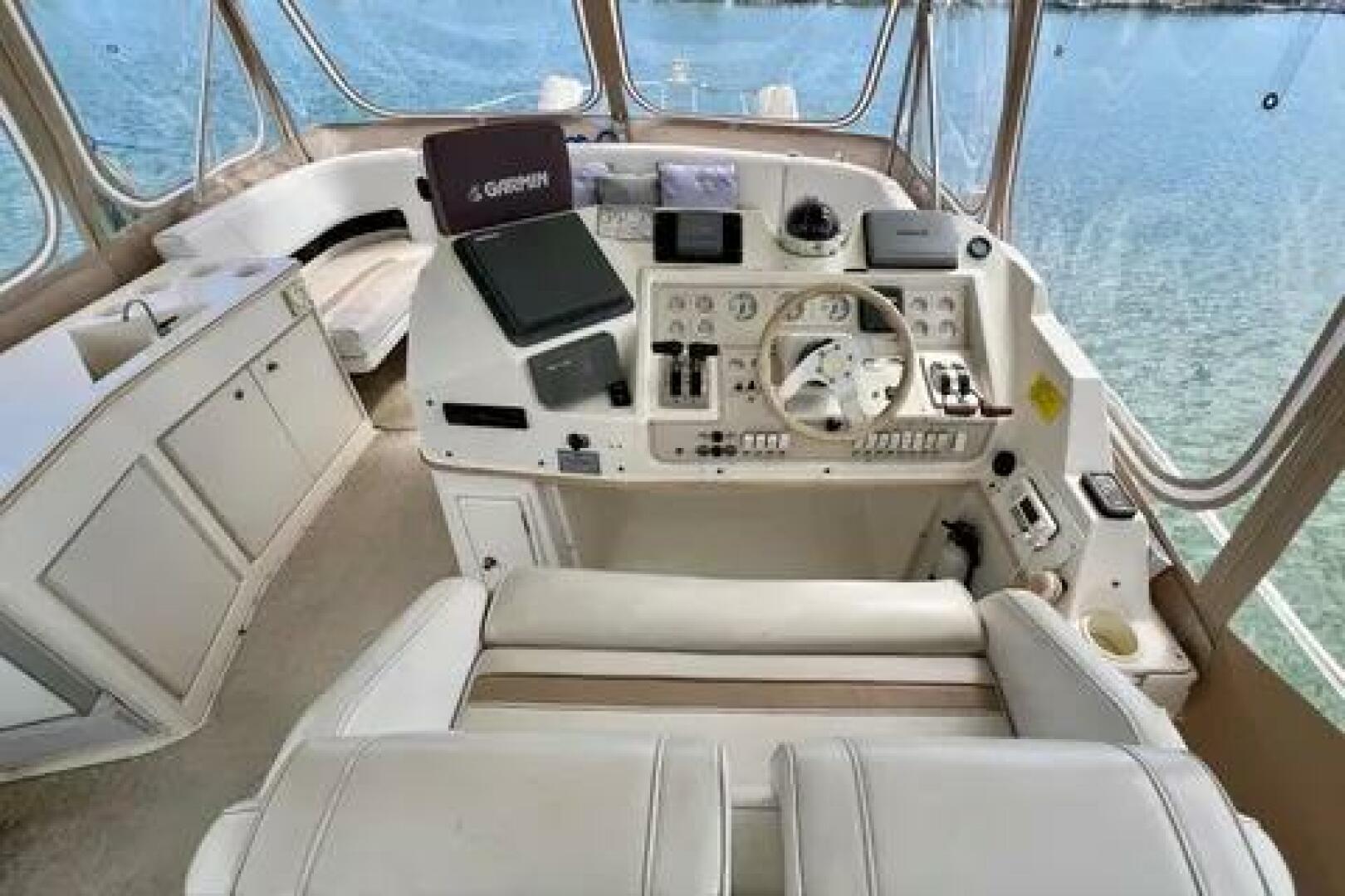 1996 Cruisers Yachts 4285 Express Bridge - Image 9