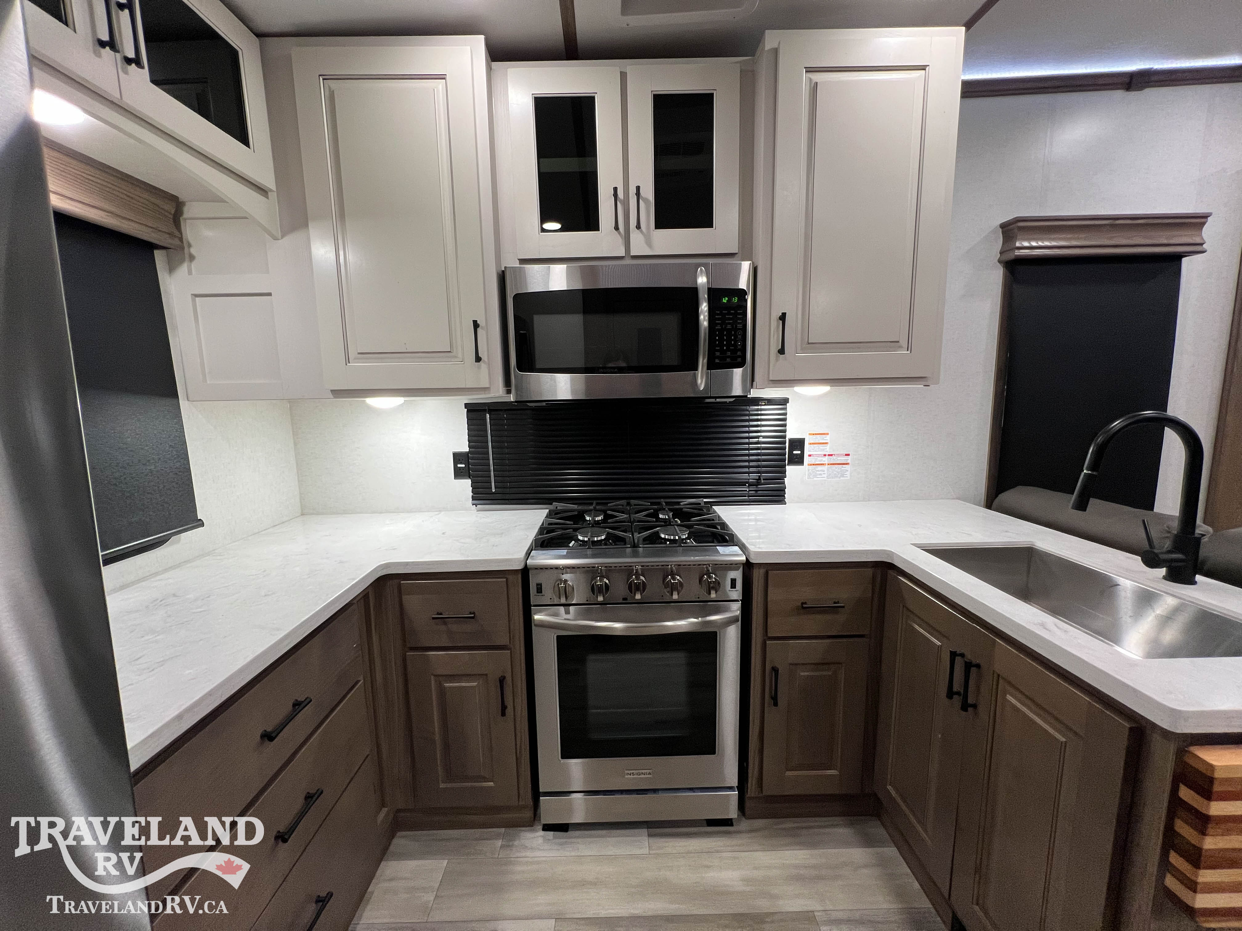 2023 Alliance RV Paradigm 382RK - Image 22