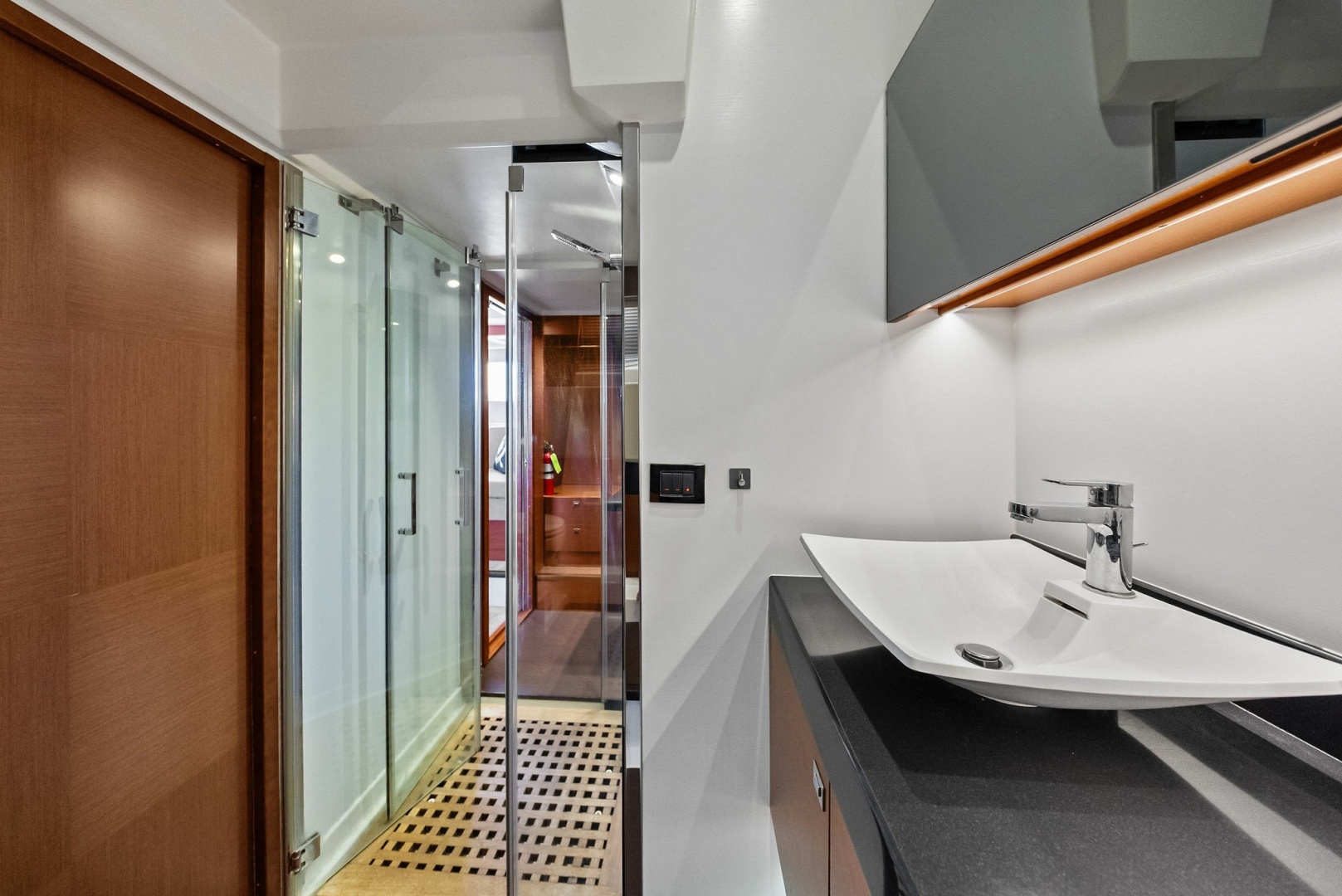 2015 Prestige 550 Base - Image 44