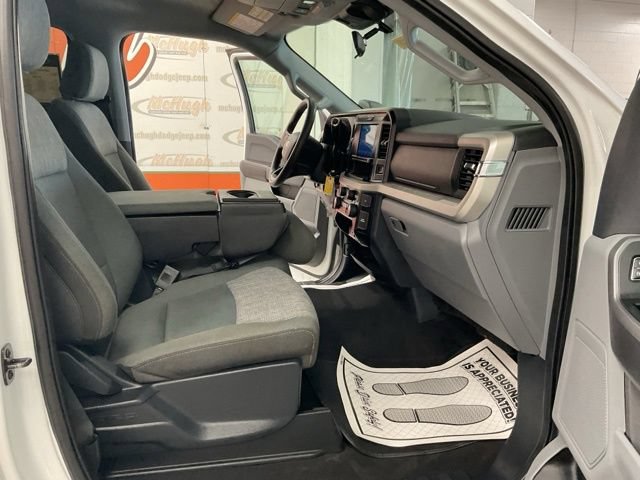2025 Ford F-250 Super Duty XLT - Image 3