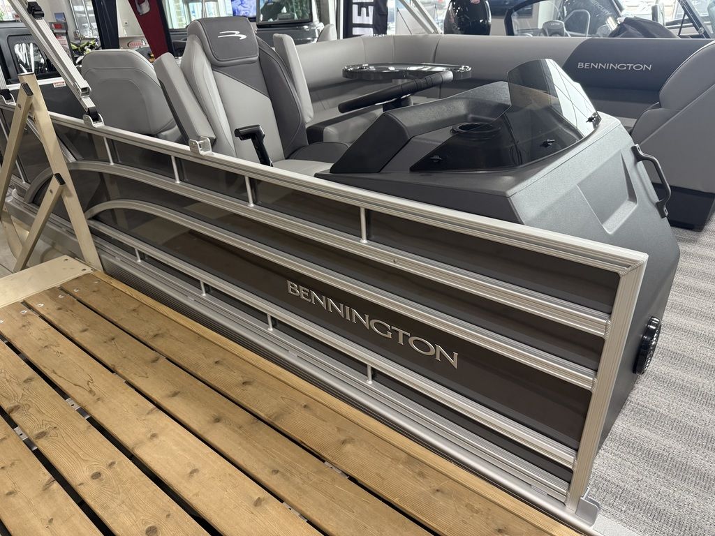 2026 Bennington 22SF TriToon Pontoon - Image 33
