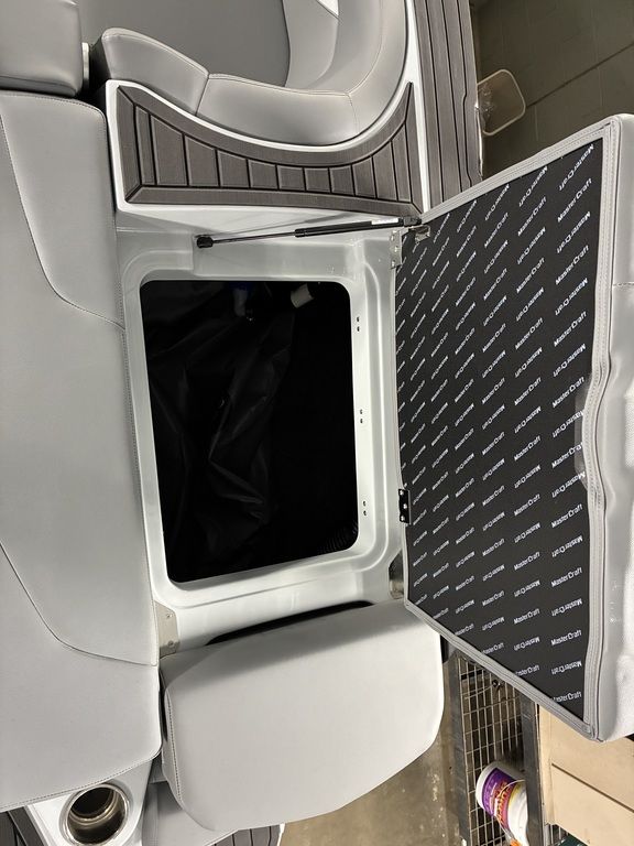 2026 MasterCraft XT24 - Image 22