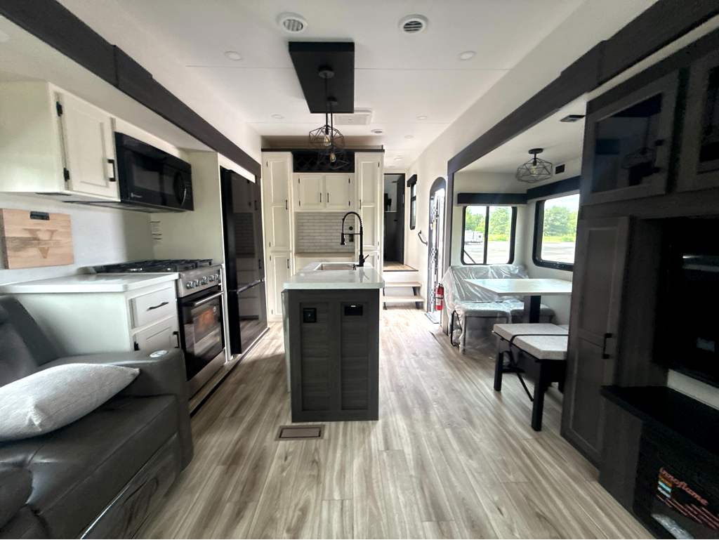 2027 VENTURE RV SPORTTREK 353VIK - Image 15