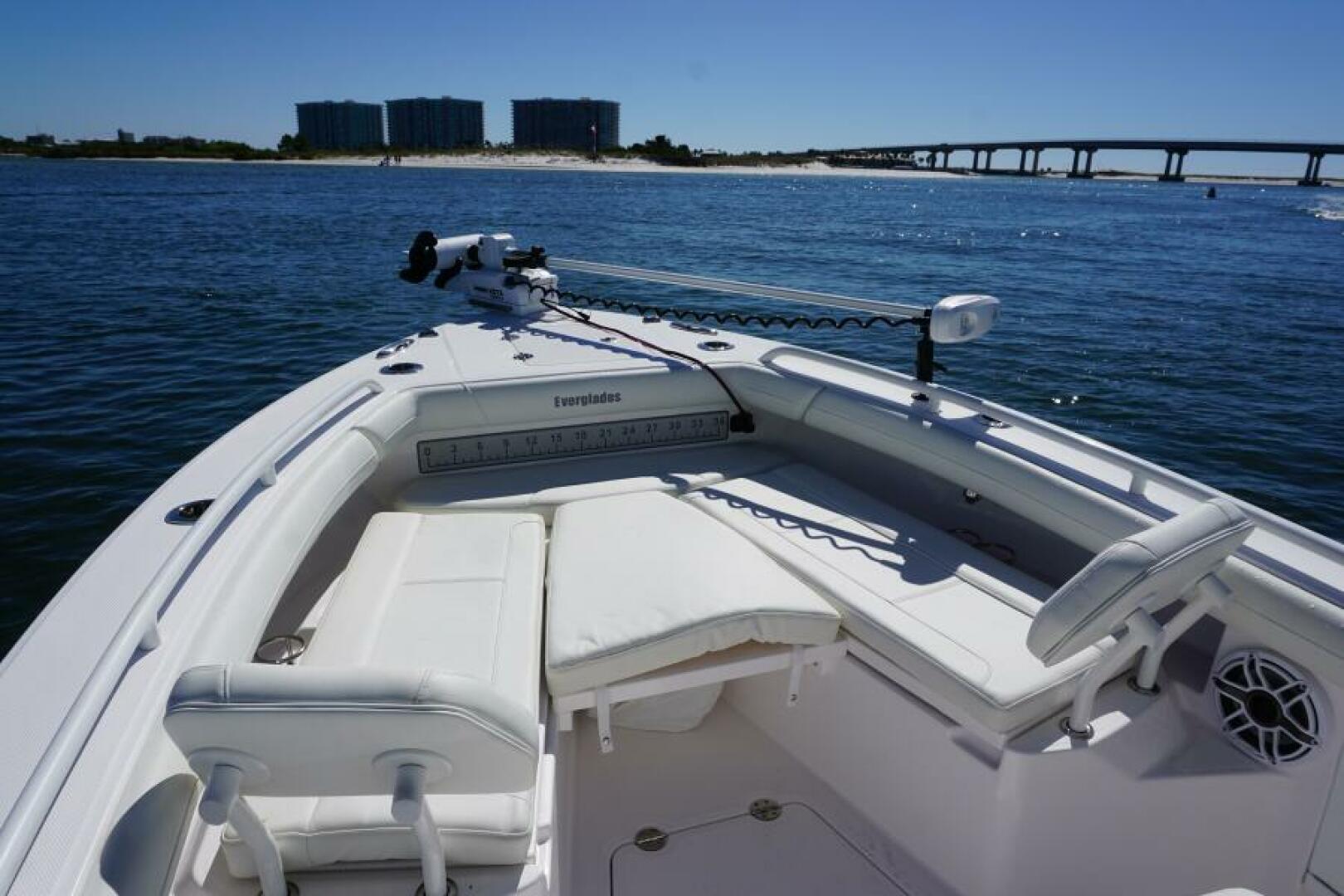 2022 Everglades 253 Center Console - Image 17