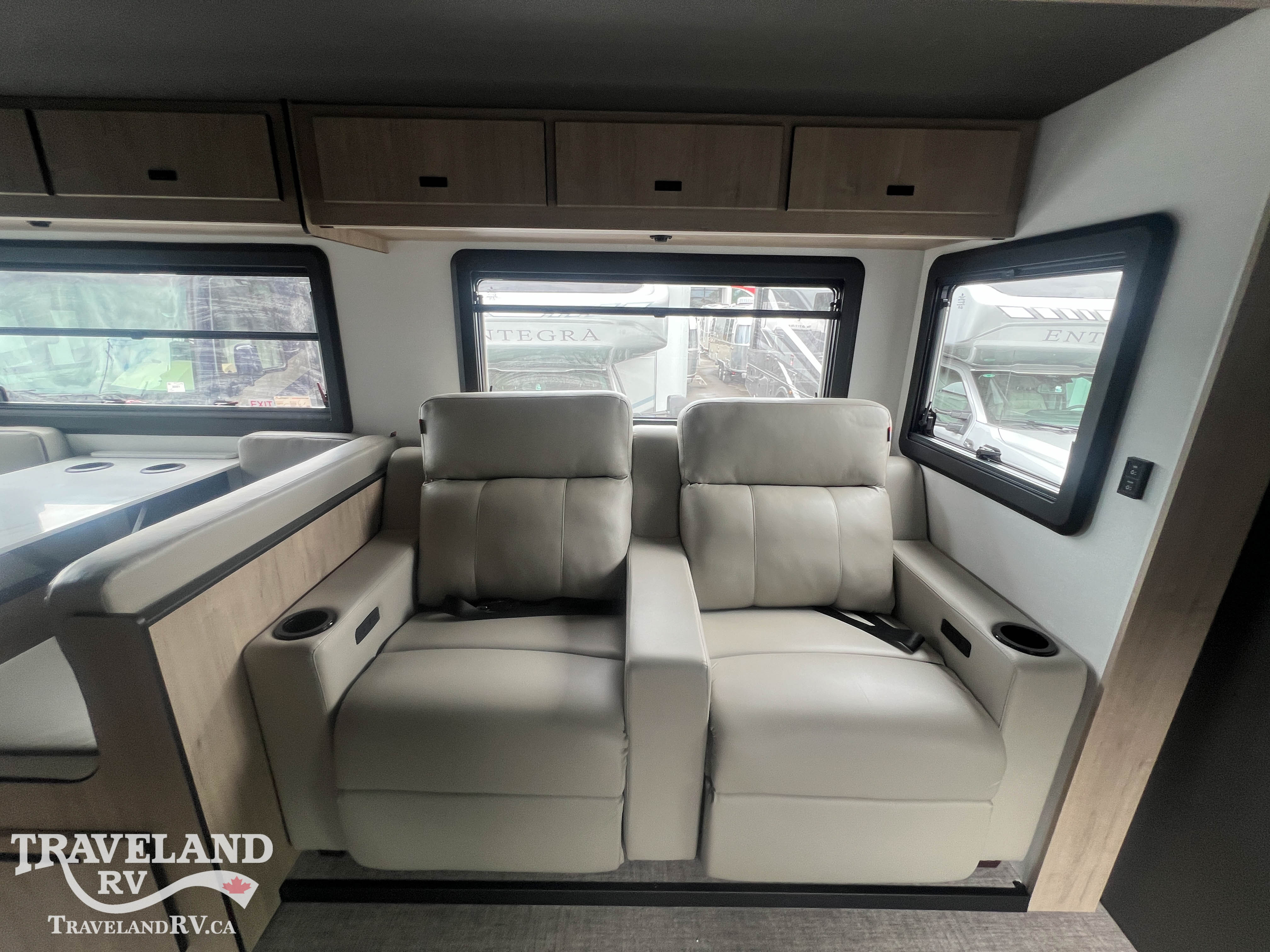 2027 Grand Design Lineage Series F 31ZW - Image 17