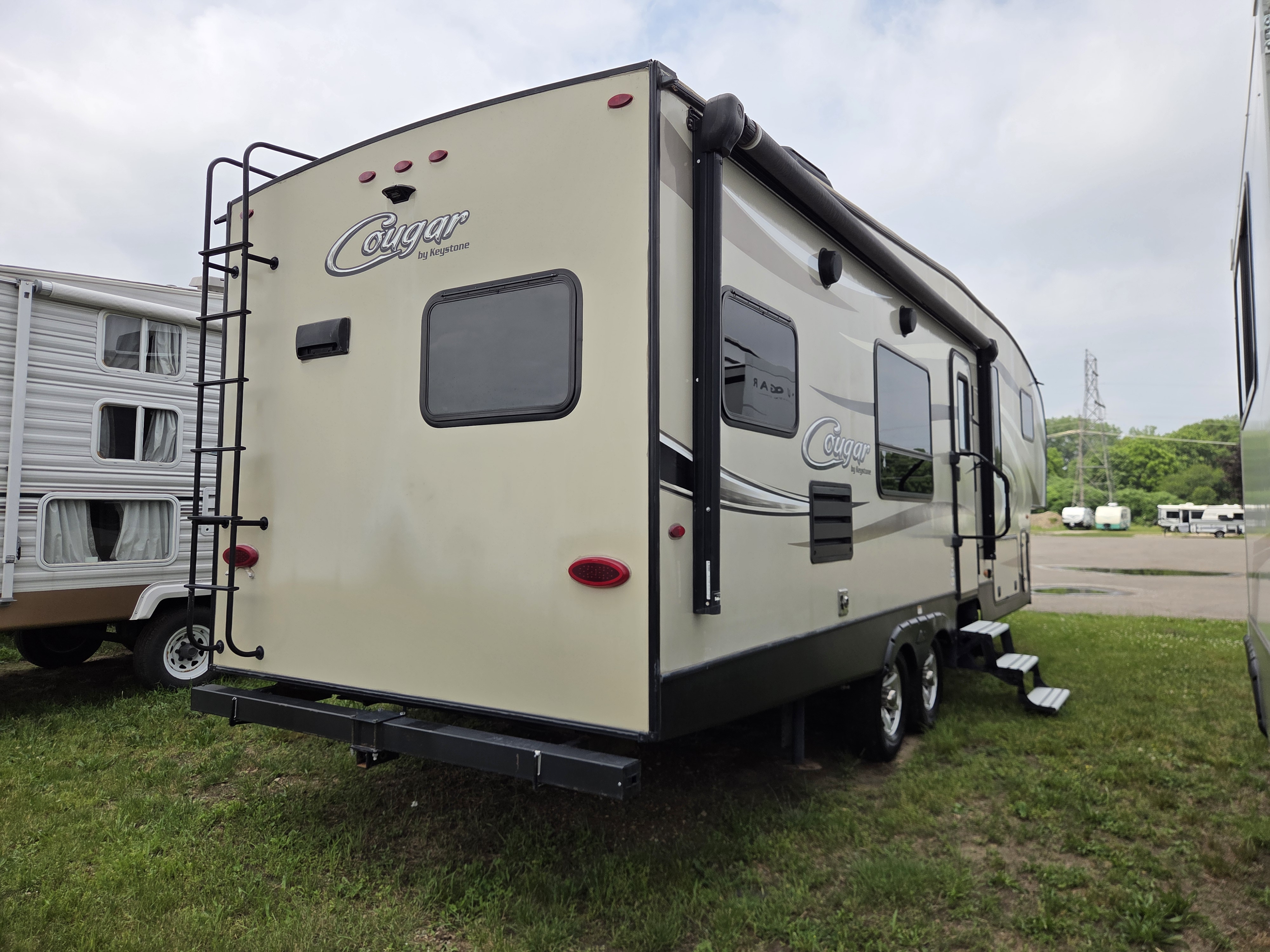 2017 Keystone Cougar Half-Ton 27RKS - Image 2
