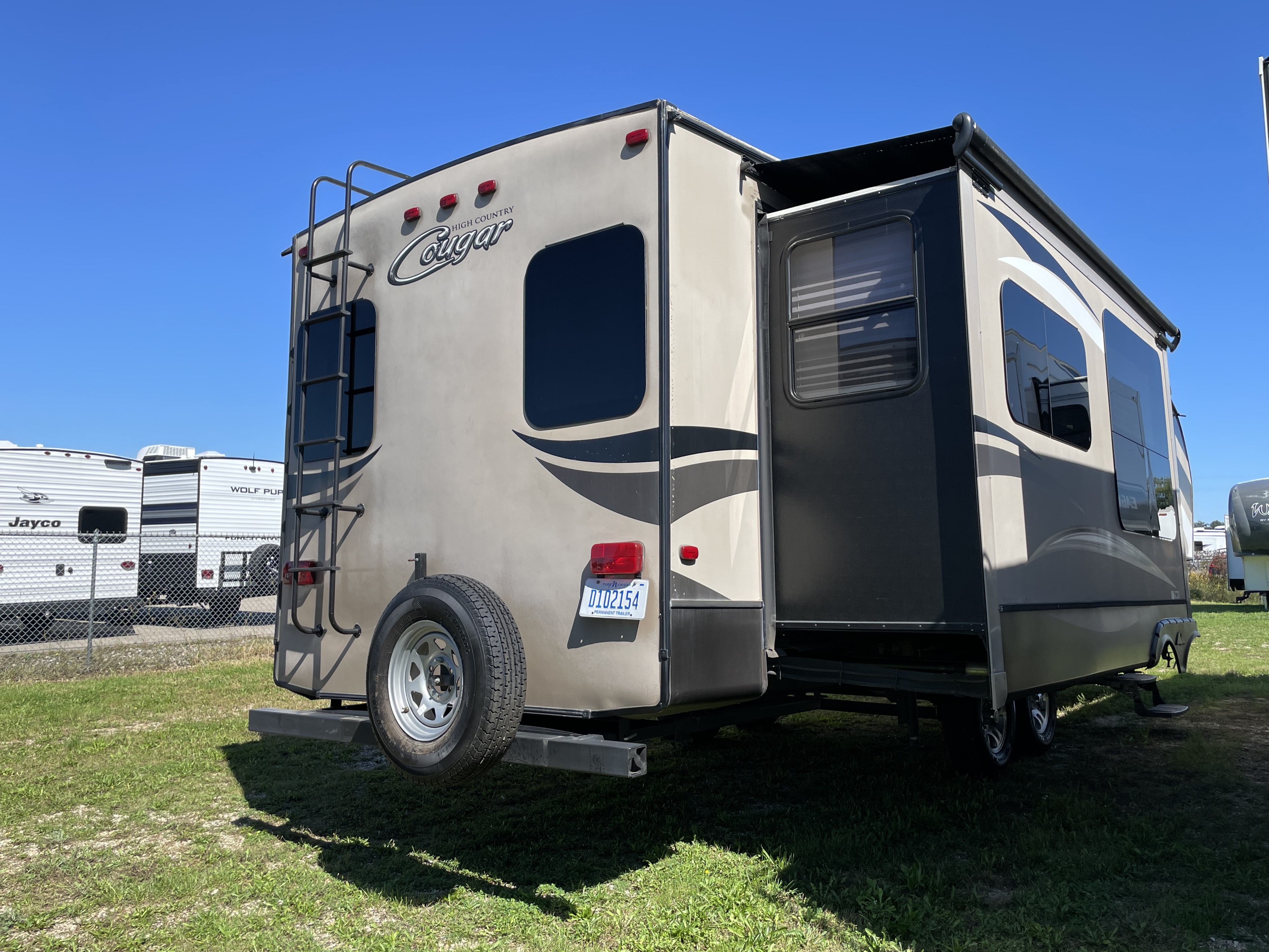 2014 Keystone Cougar 327RES - Image 3