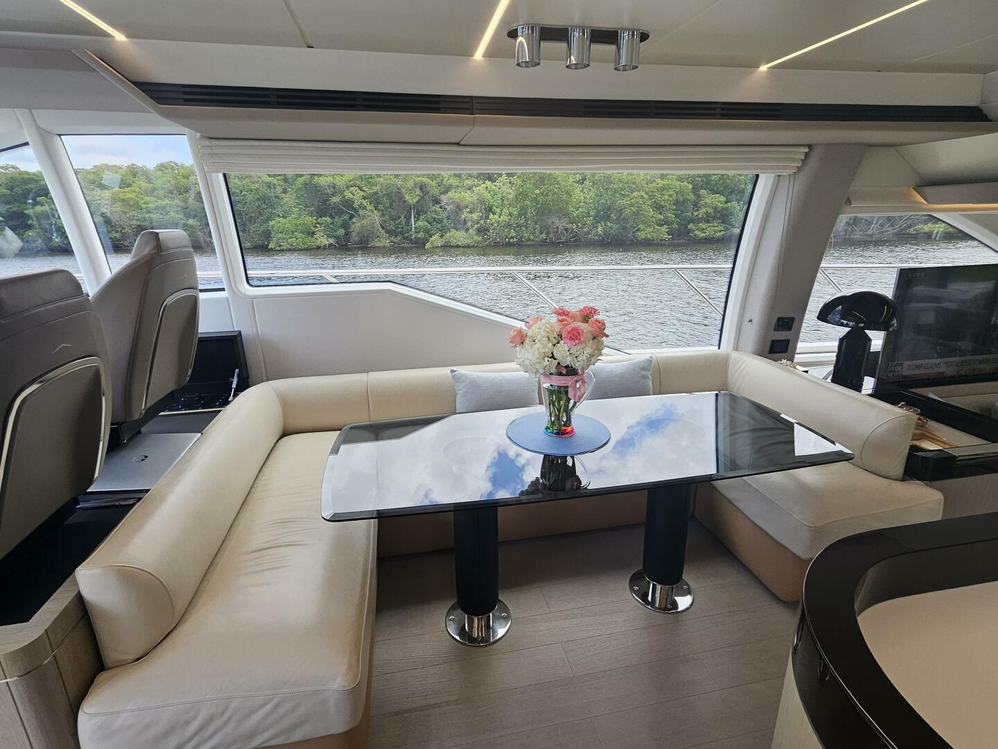 2022 Azimut 66 - Image 39