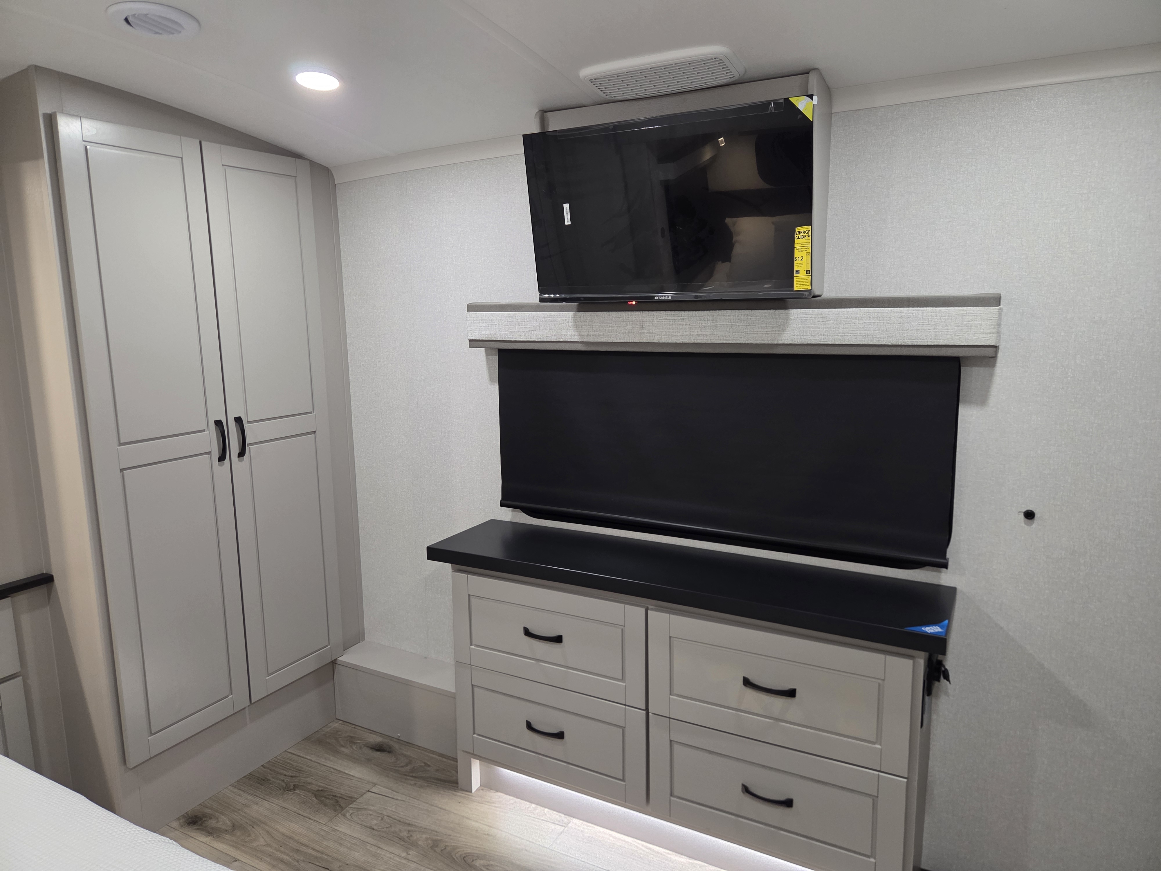 2026 Jayco North Point 395DSDB - Image 30