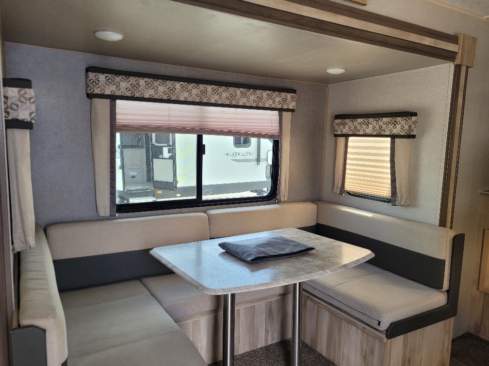 2020 Coachmen Catalina Summit 231MKS - Image 7