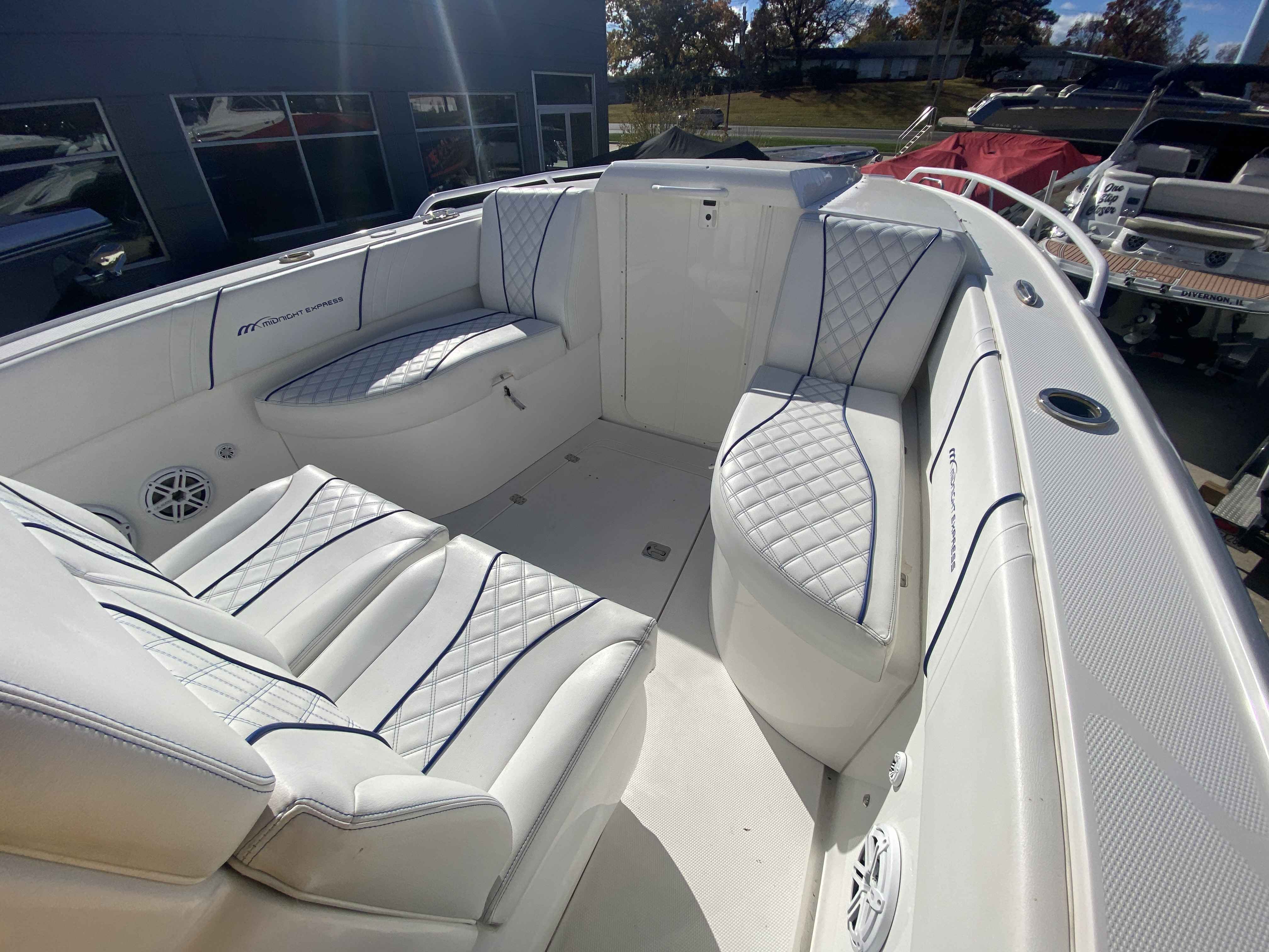 2017 Midnight Express 39 Cuddy  - Image 20