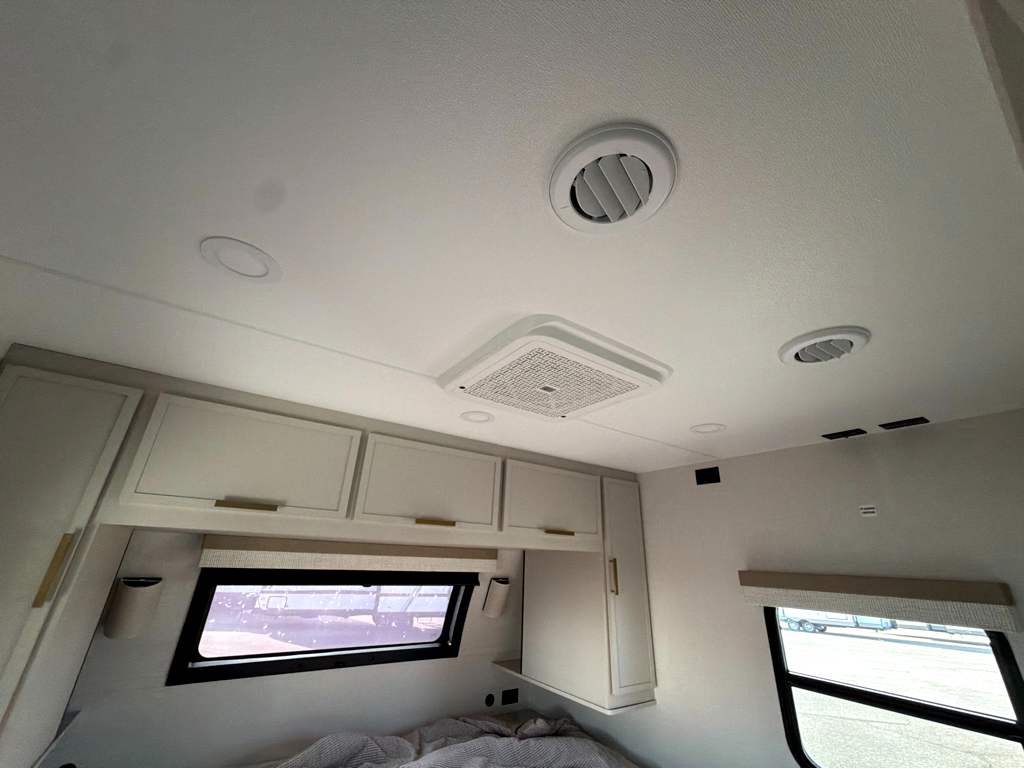2027 VENTURE RV STRATUS 261VRB - Image 34