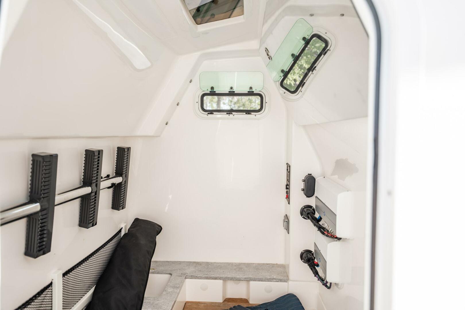 2021 Everglades 335 Center Console - Image 19