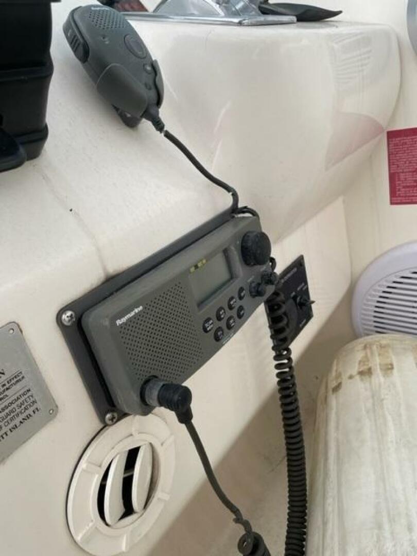 1996 Sea Ray 330DA - Image 10