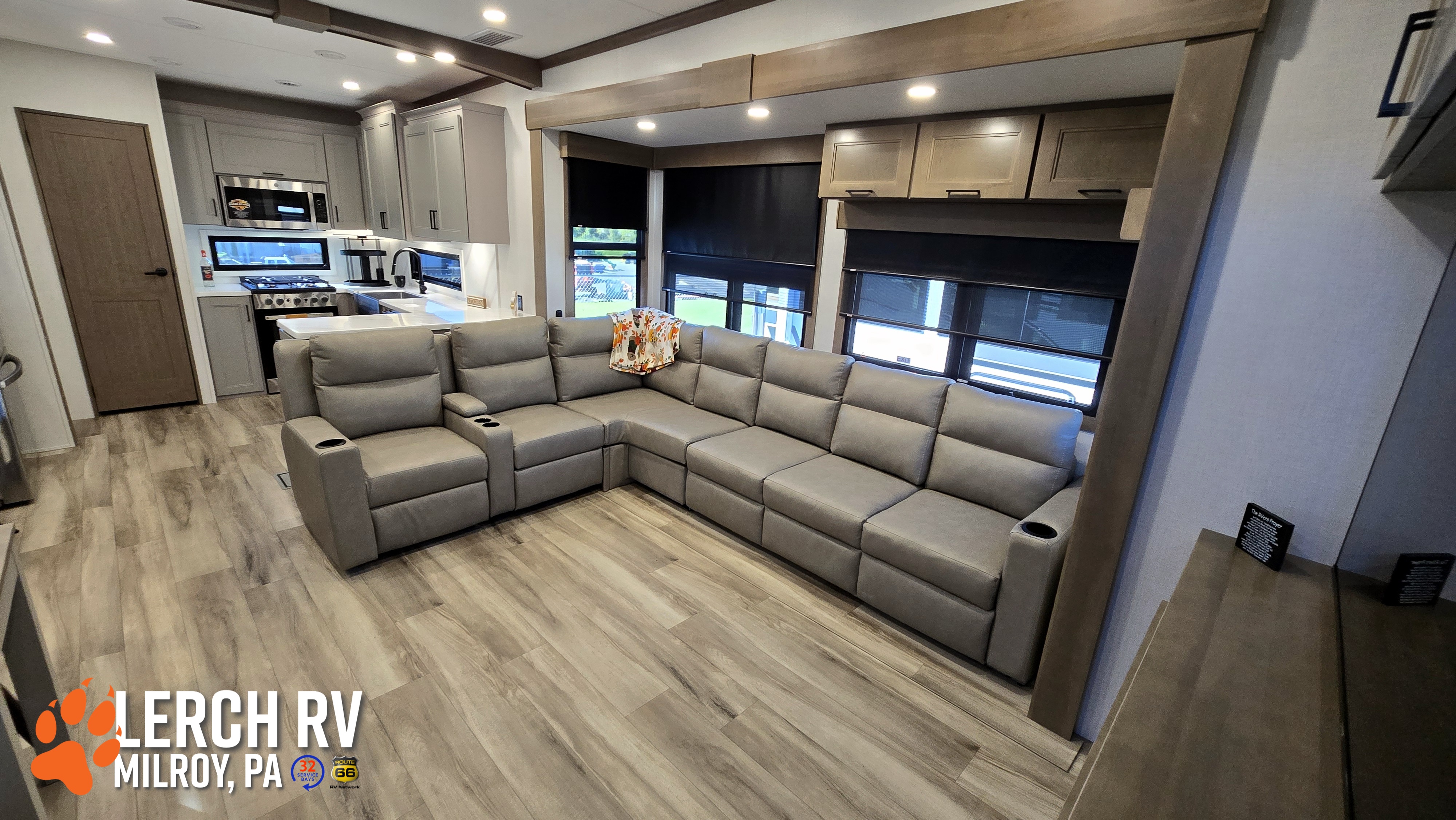 2027 KZ RV Durango Gold G390MLQ - Image 63