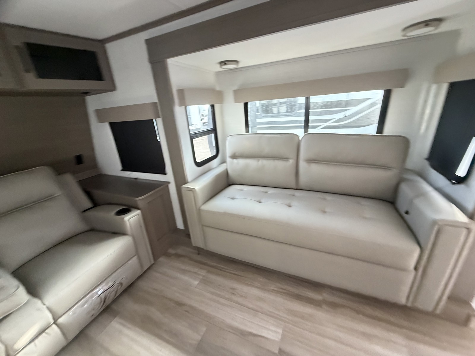 2025 GRAND DESIGN 360FLS - Image 31