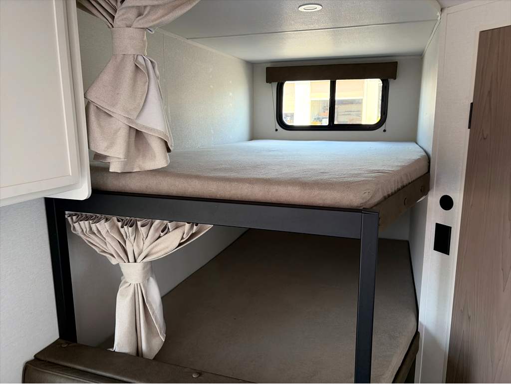 2027 GRAND DESIGN TRANSCEND 24BHX - Image 13