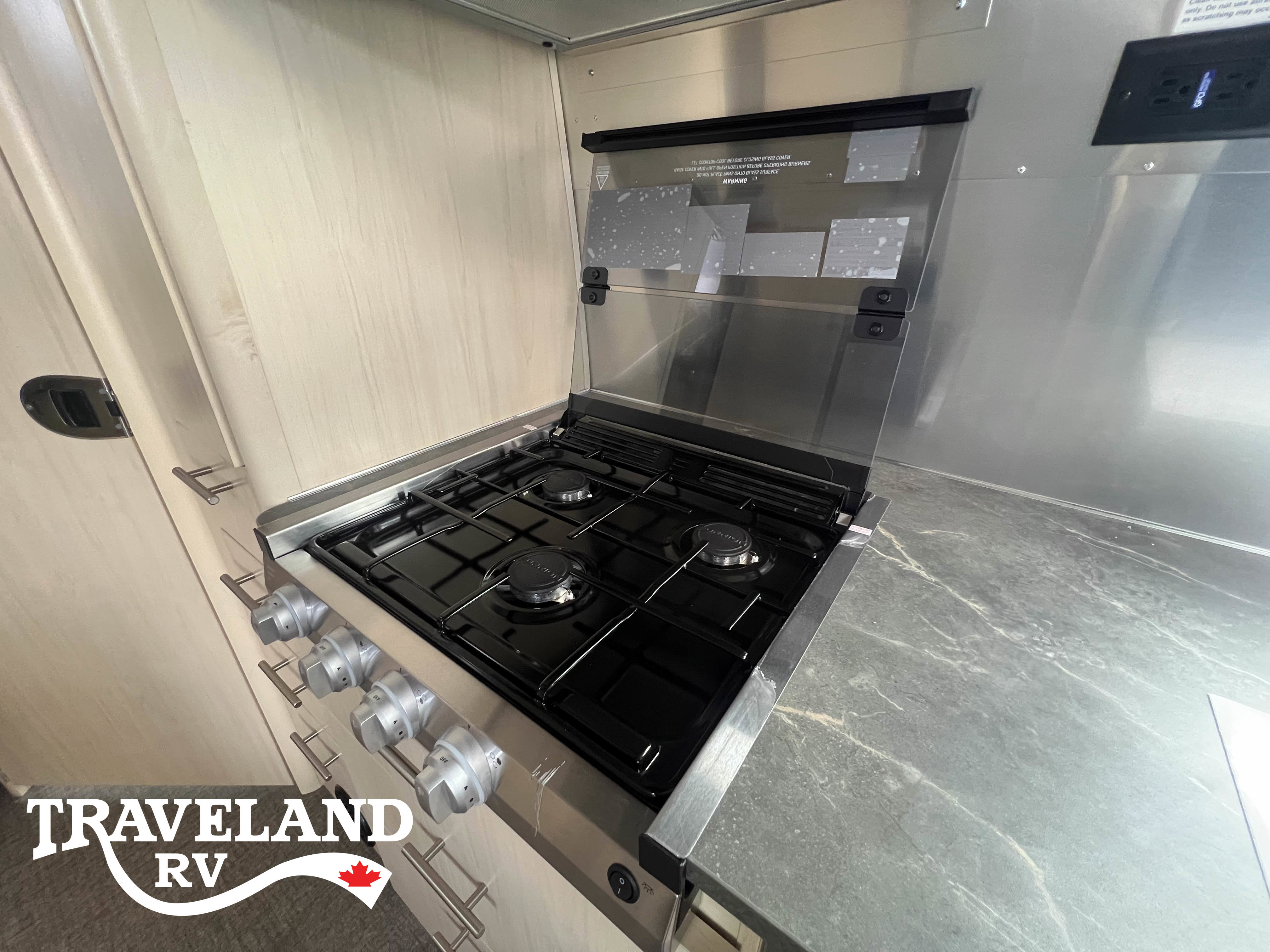 2025 Airstream Flying Cloud 30FB Bunk - Image 15