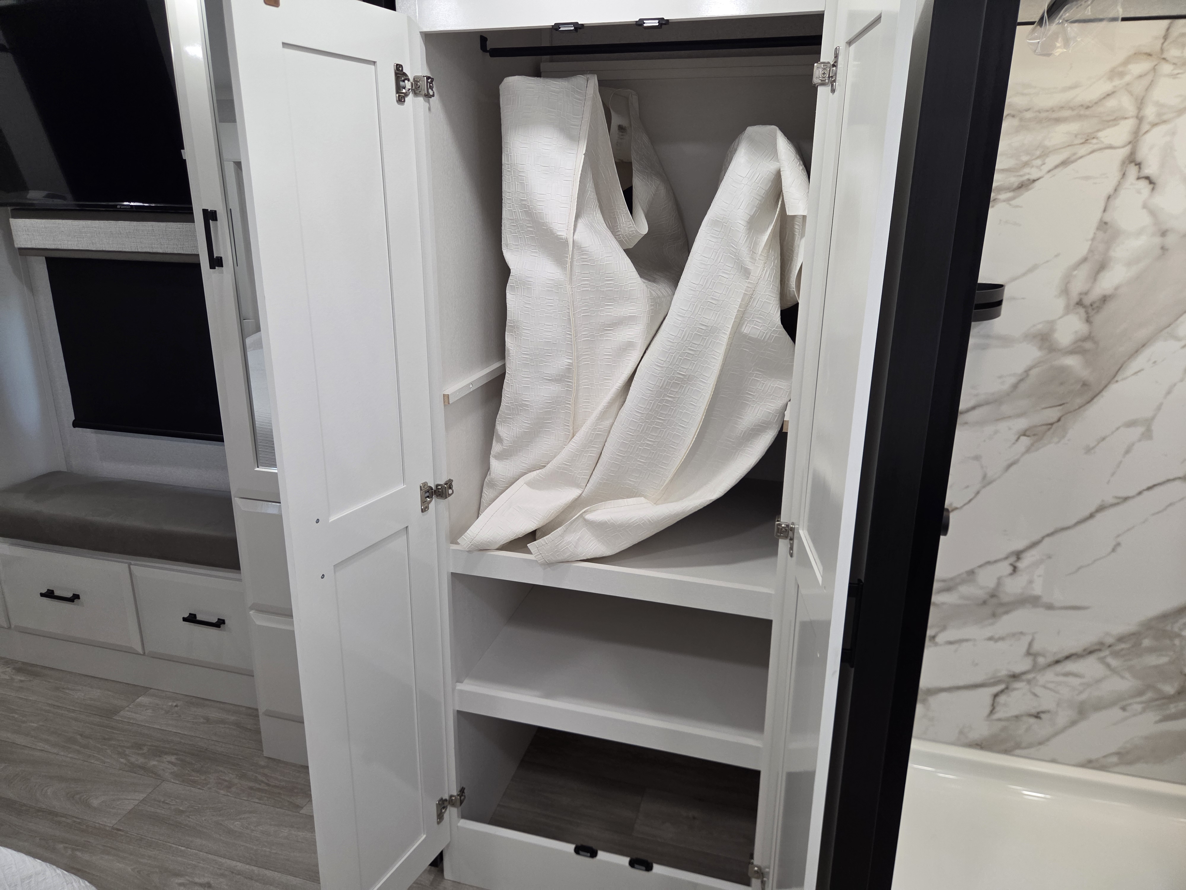 2027 Jayco Pinnacle 39FLOK - Image 30