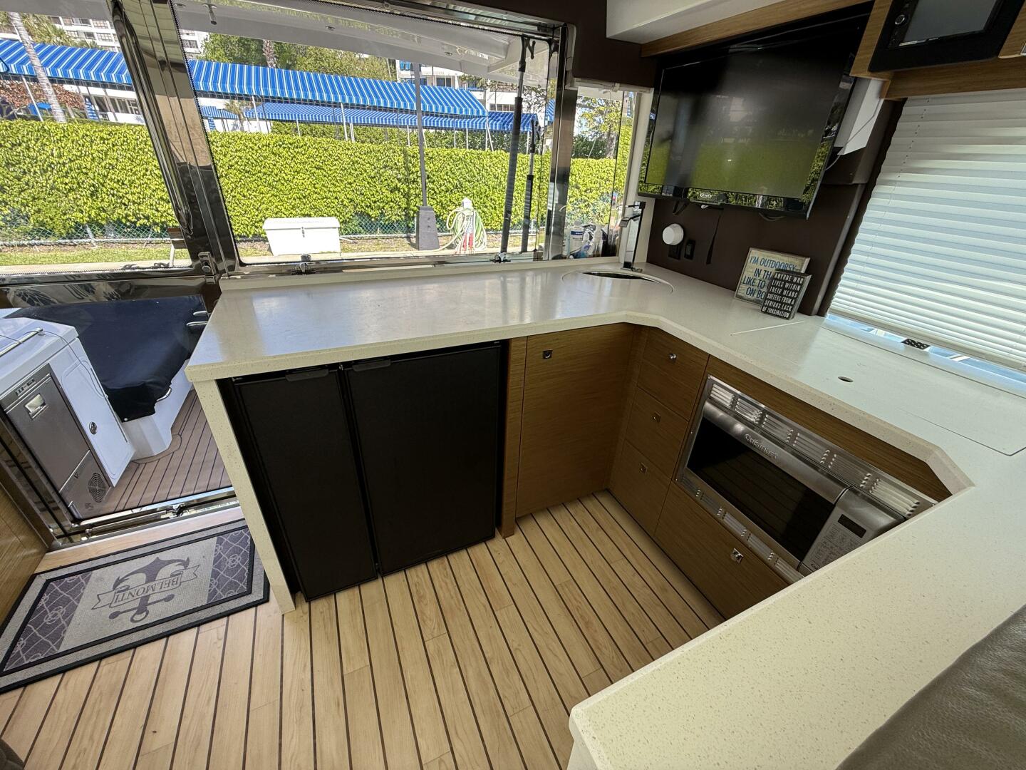 2014 Cruisers Yachts 45 Cantius - Image 5