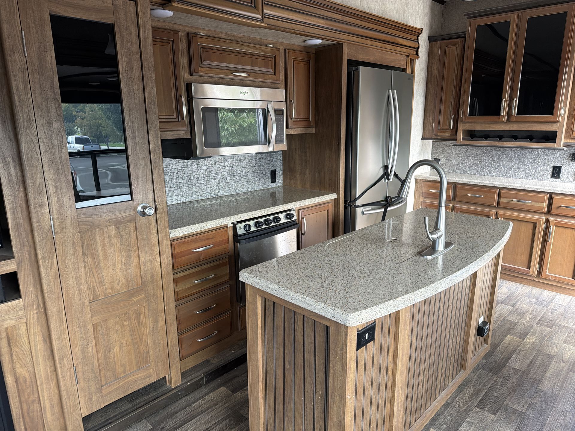 2015 Keystone Montana High Country 353RL - Image 18