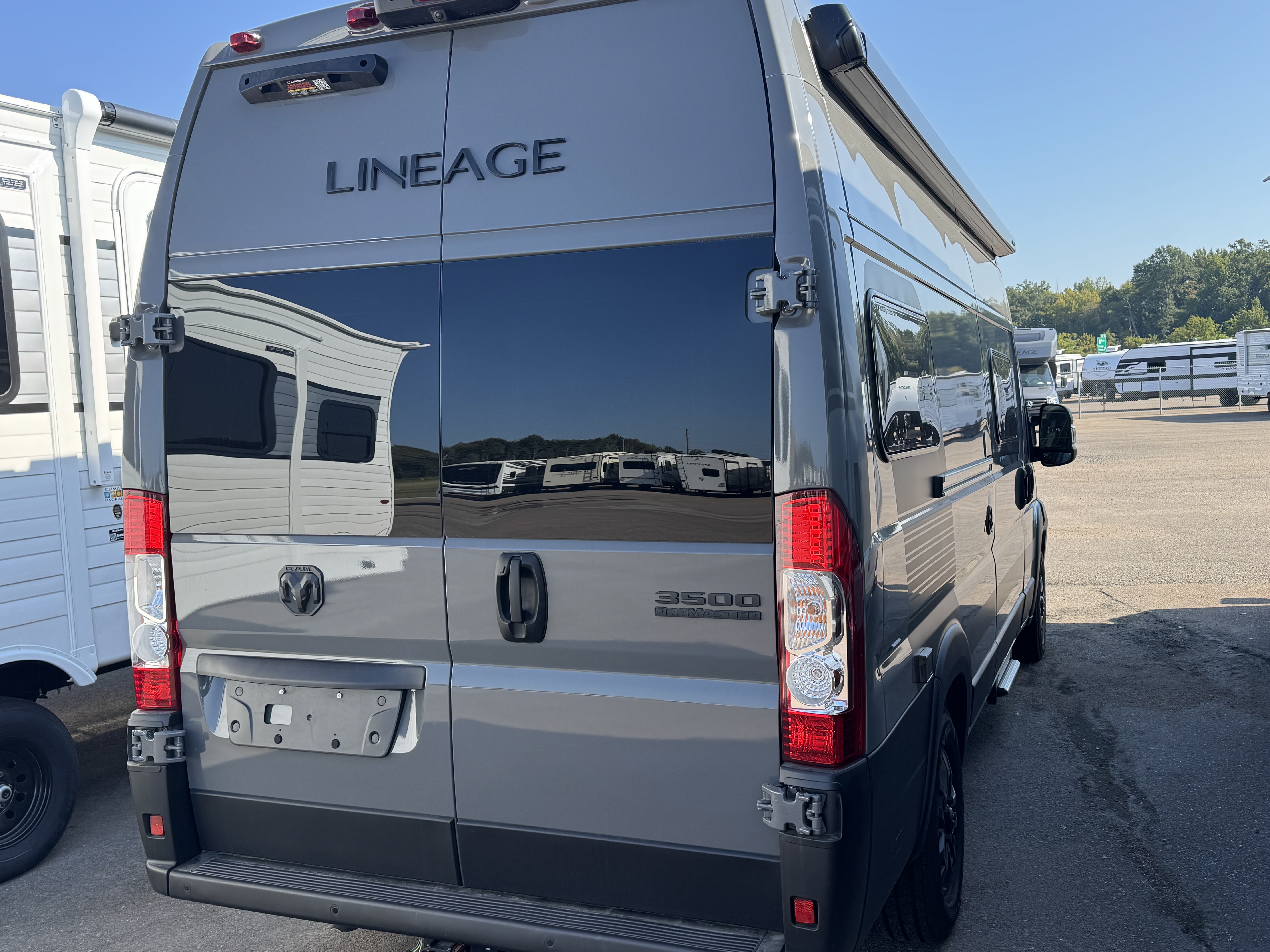 2027 GRAND DESIGN LINEAGE SERIESVP LVP2 - Image 4