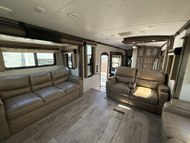 2019 Keystone Montana High Country 3731FL - Image 6