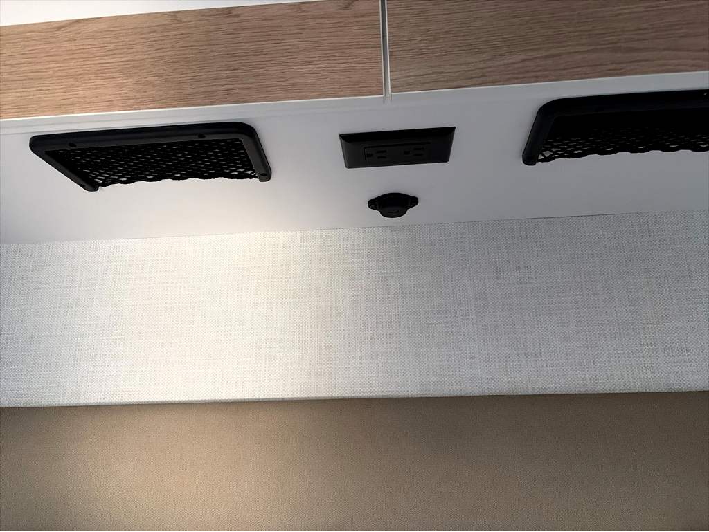 2027 THOR MOTOR COACH TIBURON 24XL - Image 33