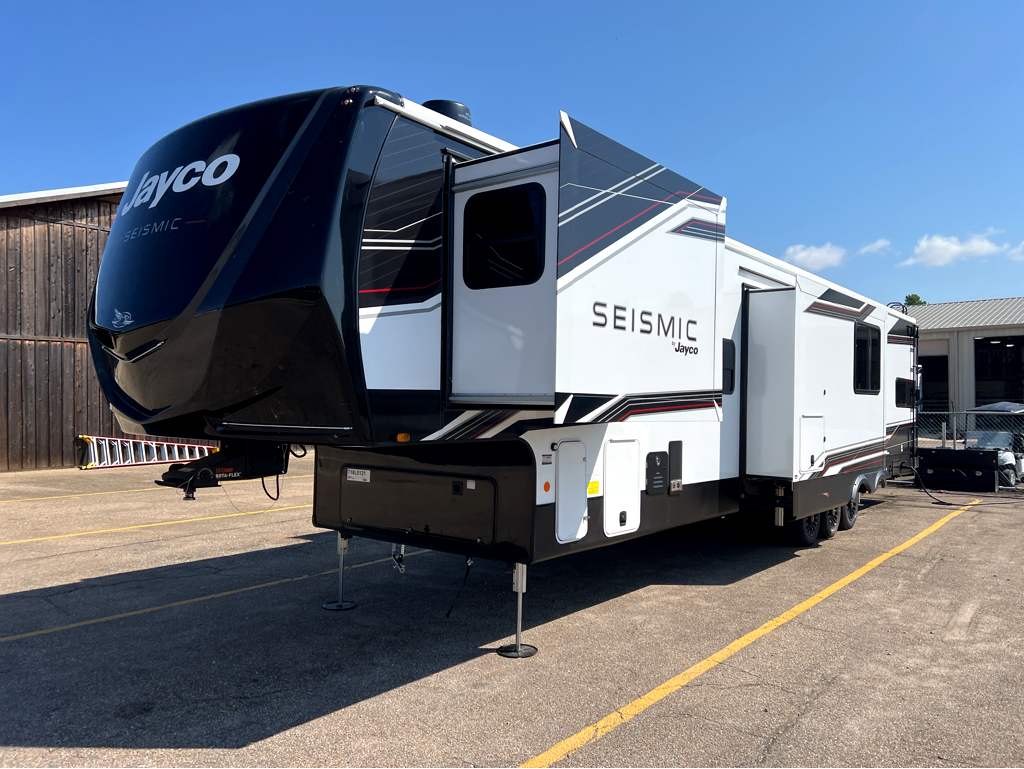 2026 JAYCO SEISMIC 395 - Image 2
