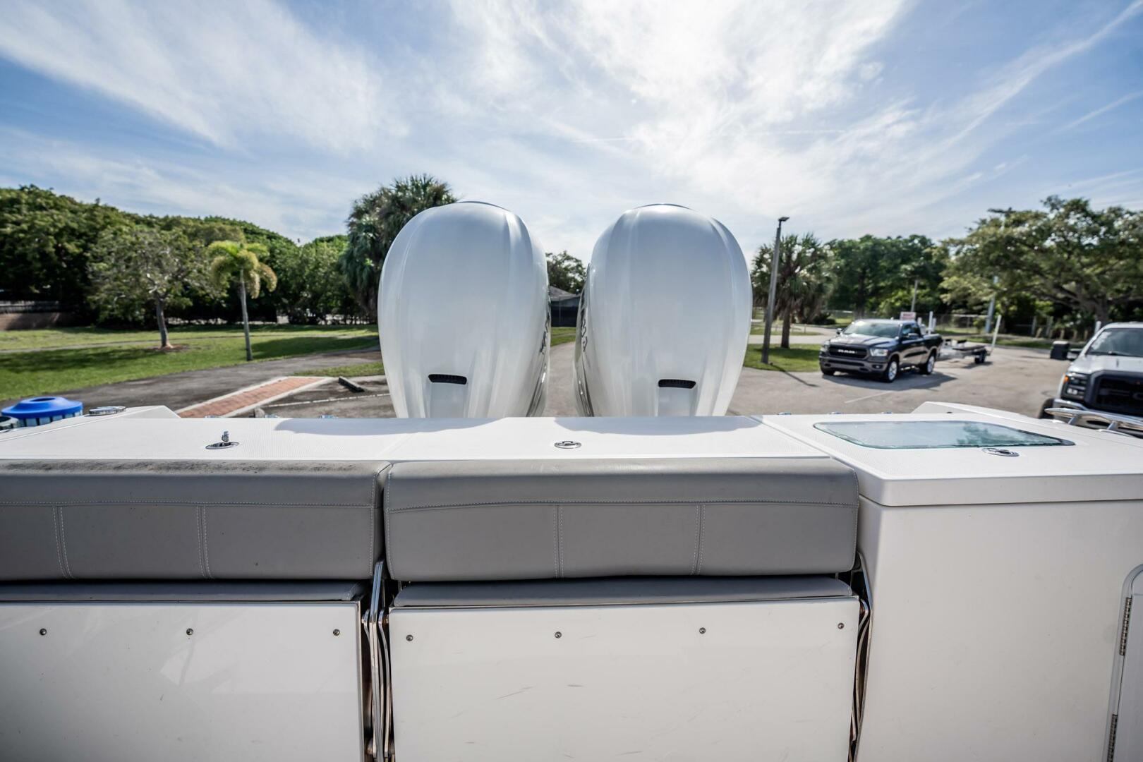 2021 Everglades 335 Center Console - Image 47