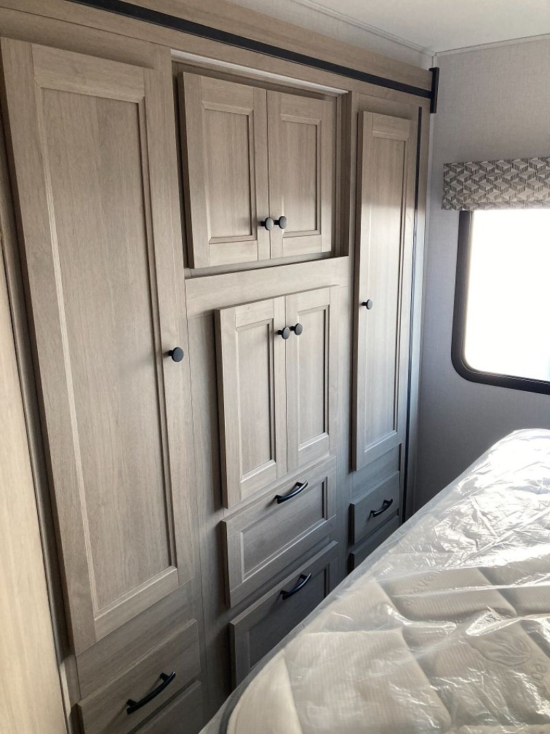 2026 Forest River Sunseeker LE 3250SLEF - Image 36