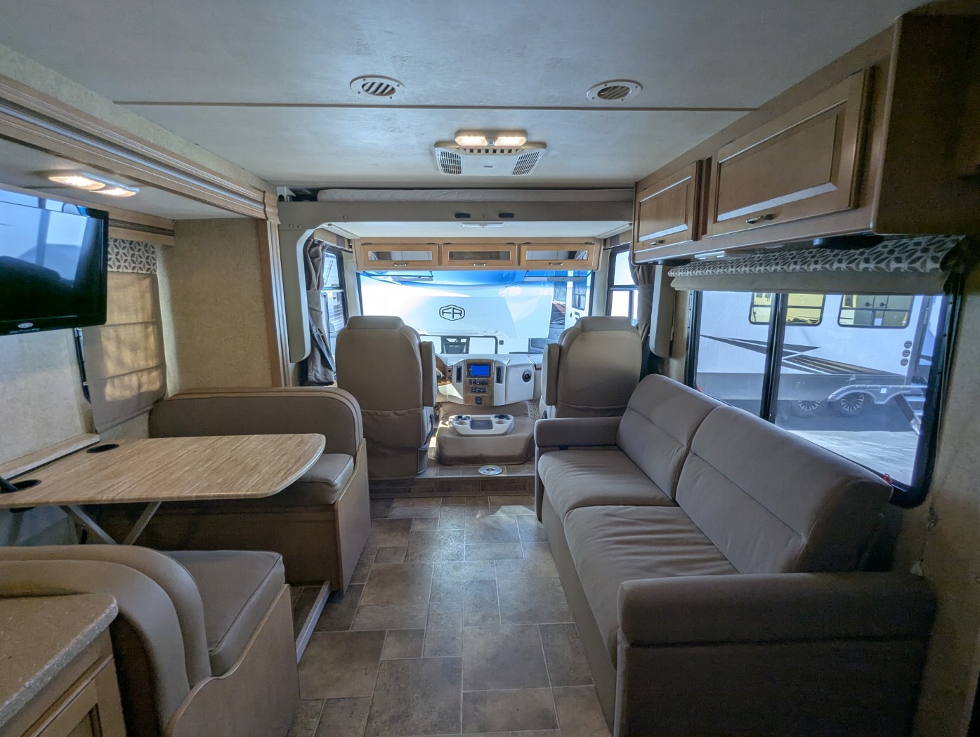 2016 Thor Motor Coach Hurricane 34J - Image 33