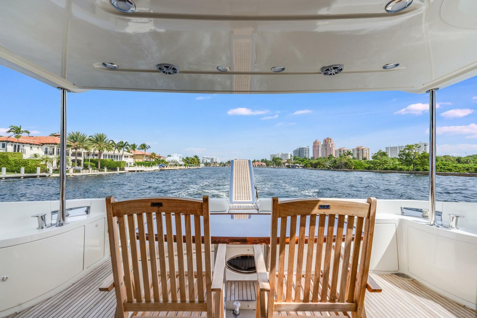 2009 Azimut 62E - Image 19