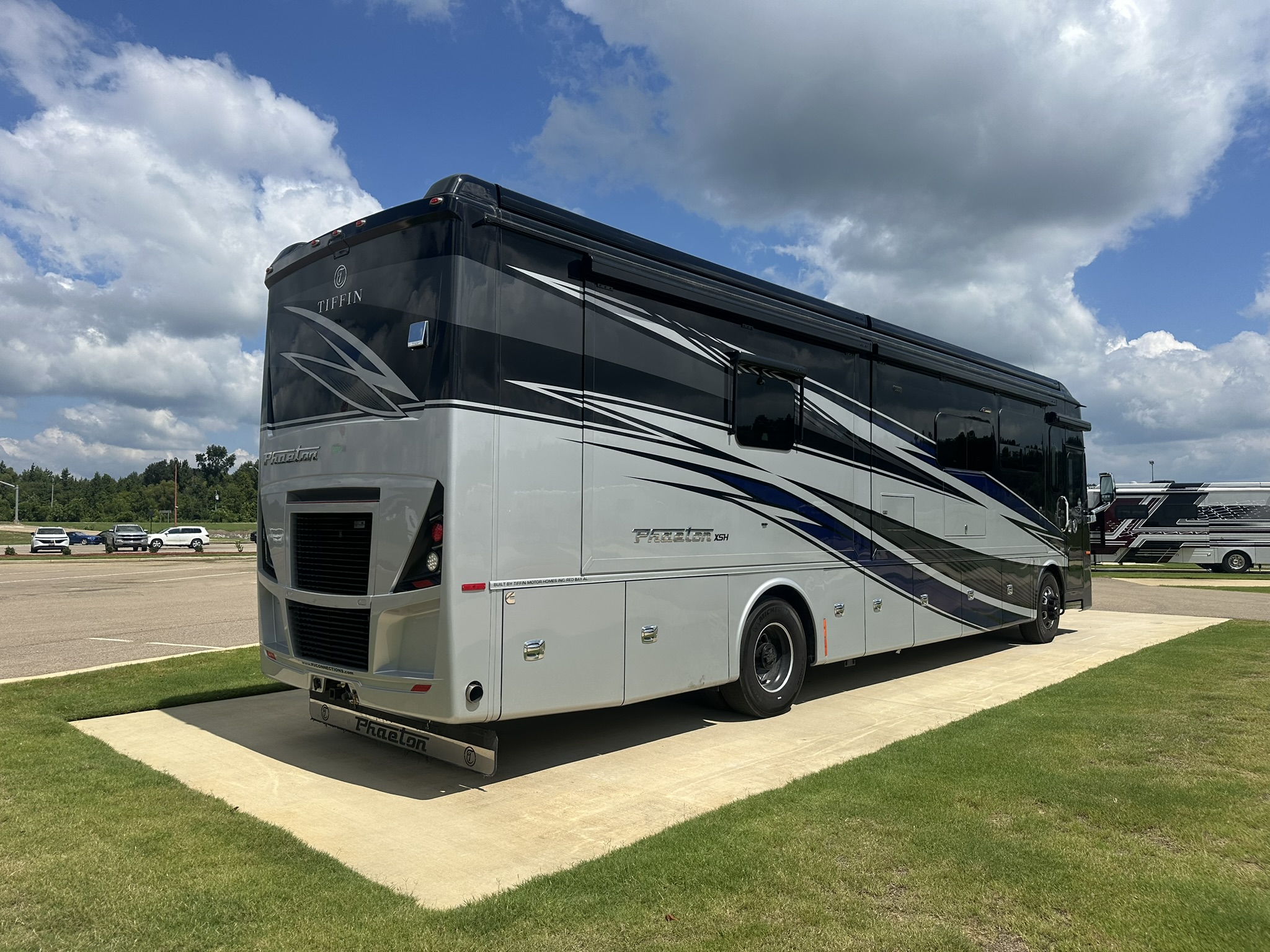 2026 TIFFIN PHAETON 40 IH - Image 4