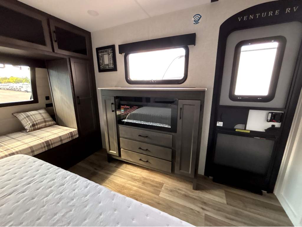 2026 VENTURE RV SPORTTREK 302VRD - Image 23