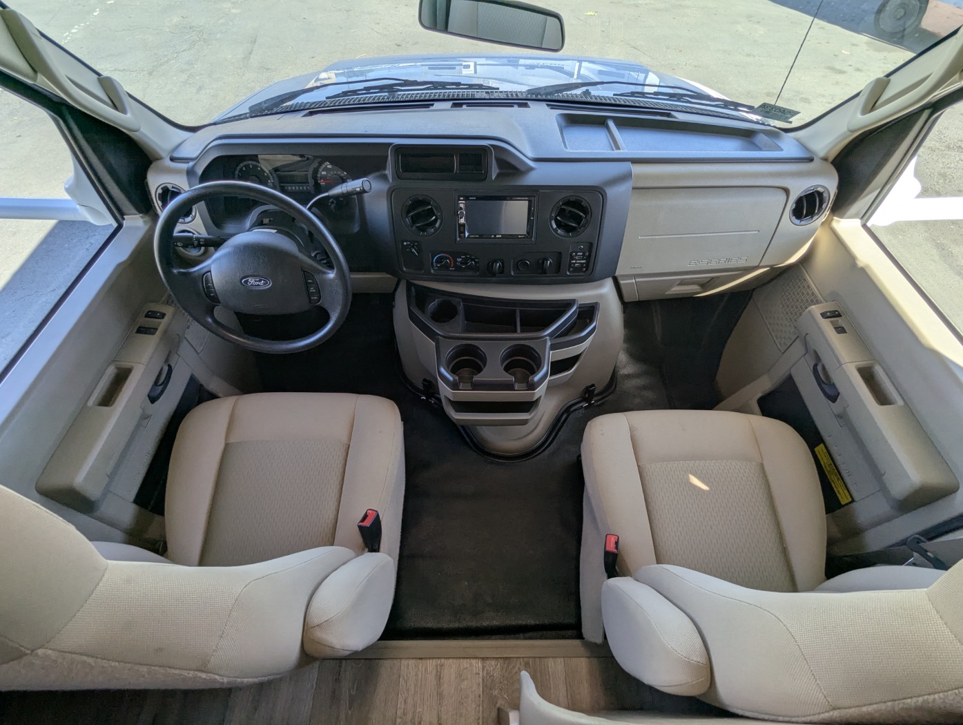 2018 Thor Motor Coach Four Winds 30D - Image 6