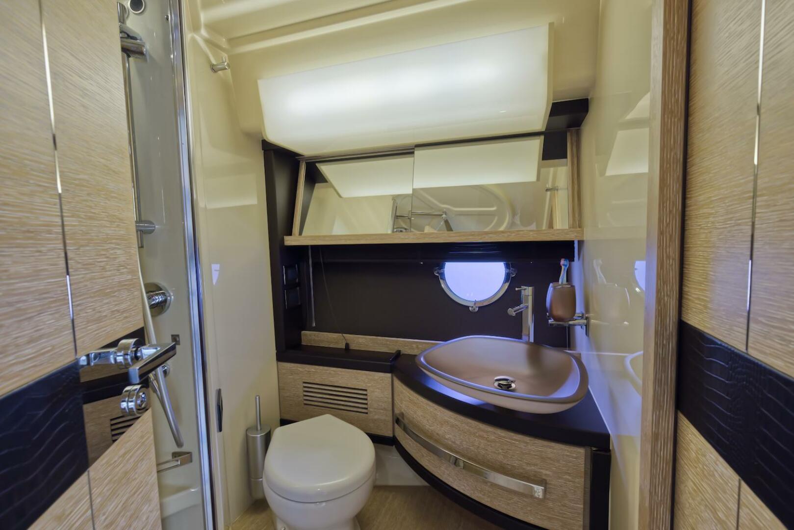 2015 Azimut 64 Flybridge - Image 39