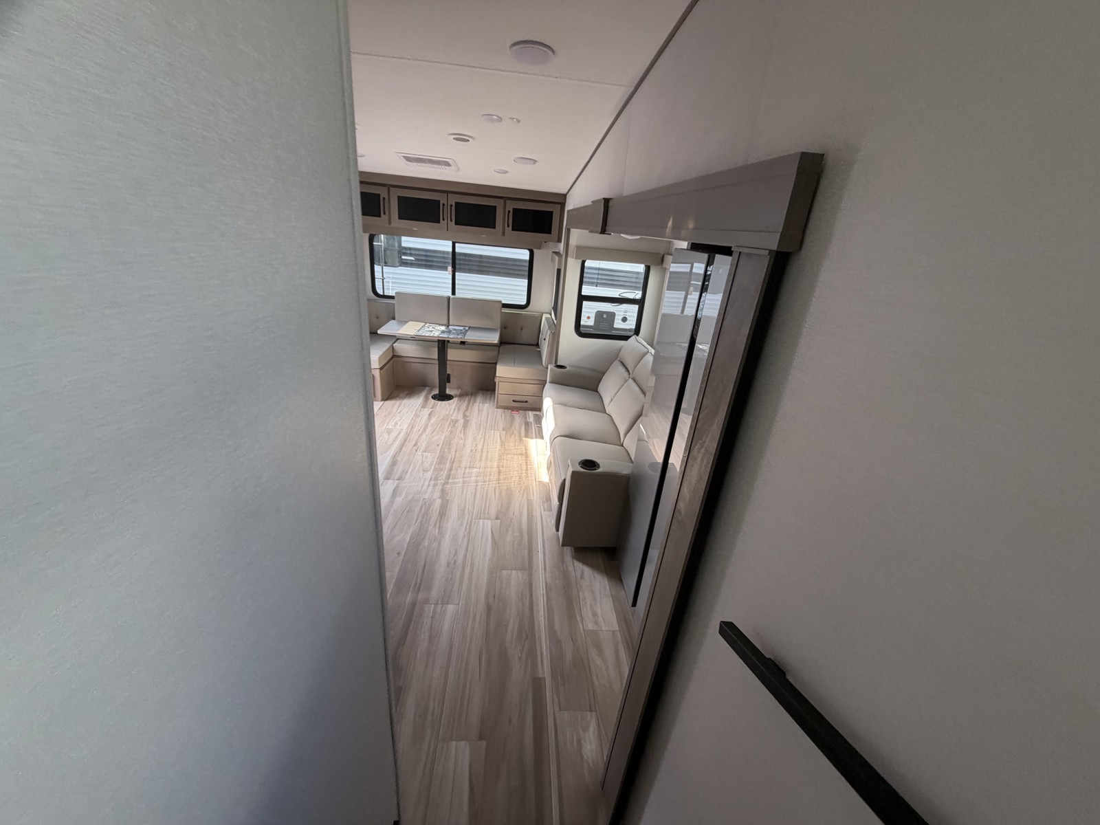 2026 GRAND DESIGN 260RD - Image 29
