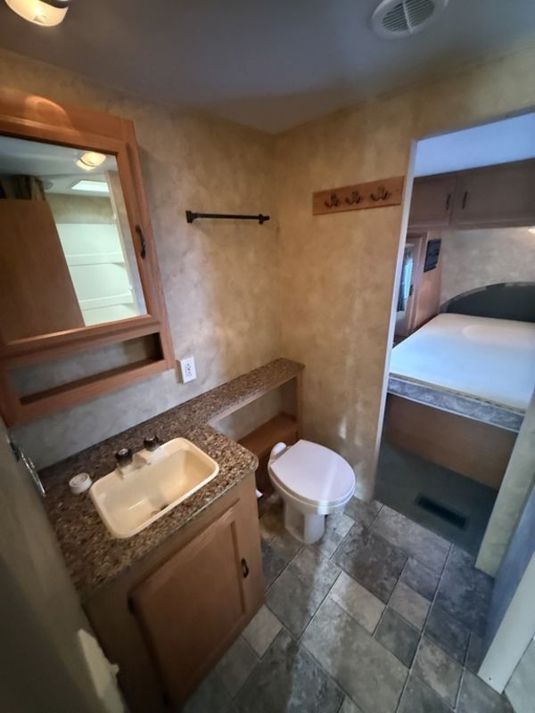 2006 Hornet 29rls - Image 11