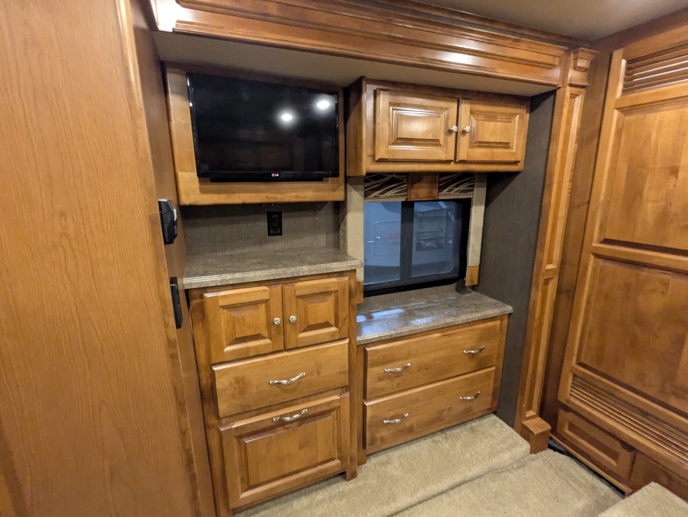 2016 Tiffin Allegro Red 38 QBA - Image 29