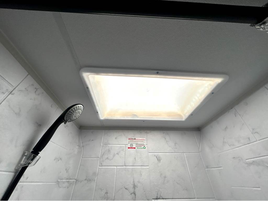 2027 VENTURE RV STRATUS 282VFD - Image 28