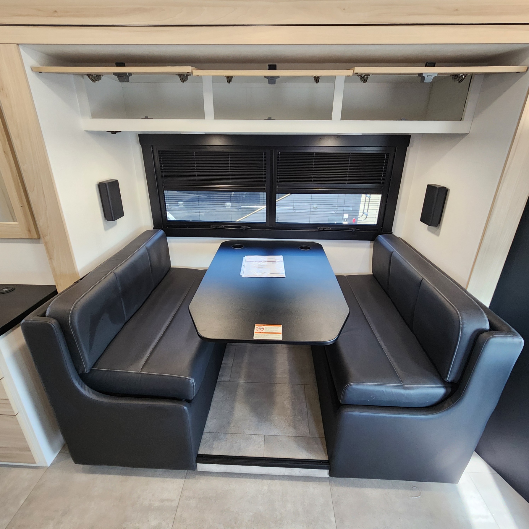 2027 ENTEGRA COACH QWEST 25L - Image 14
