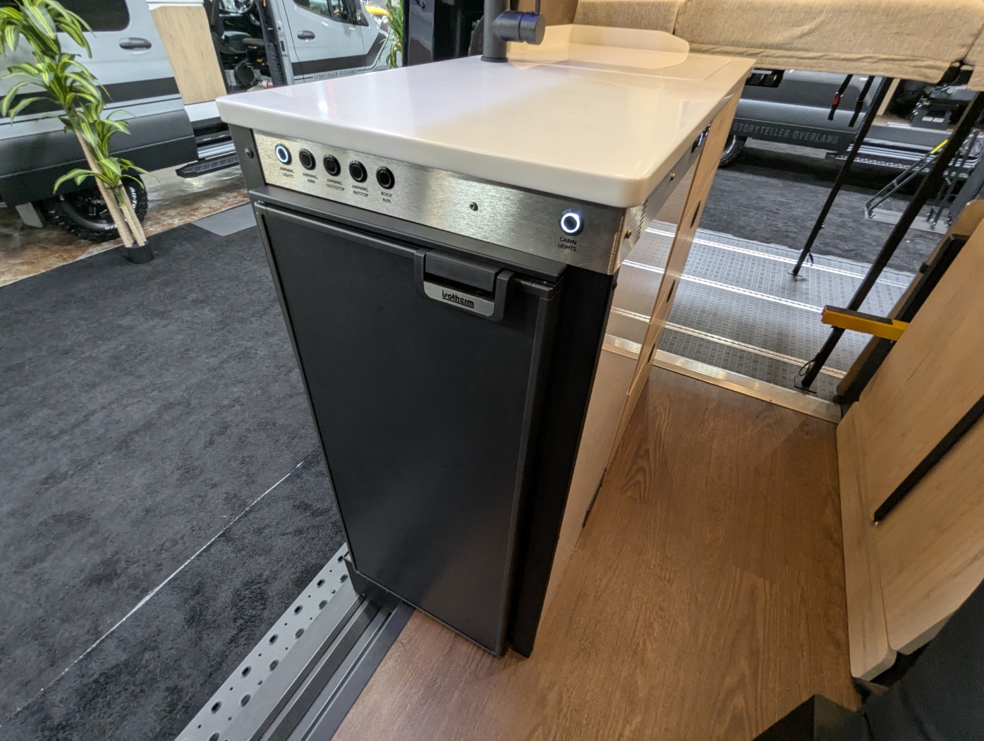 2027 Storyteller Overland Dark Mode XO - Image 29