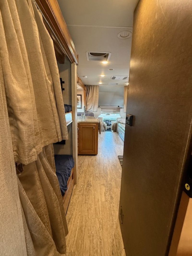 2017 Thor Motor Coach Four Winds Super C 35SB - Image 24