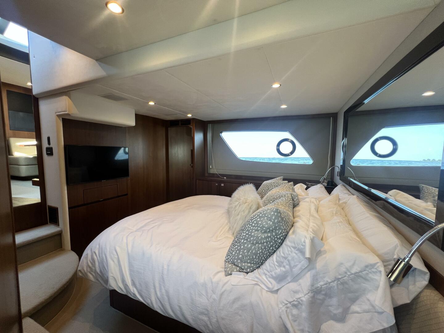 2015 Princess V52 - Image 24